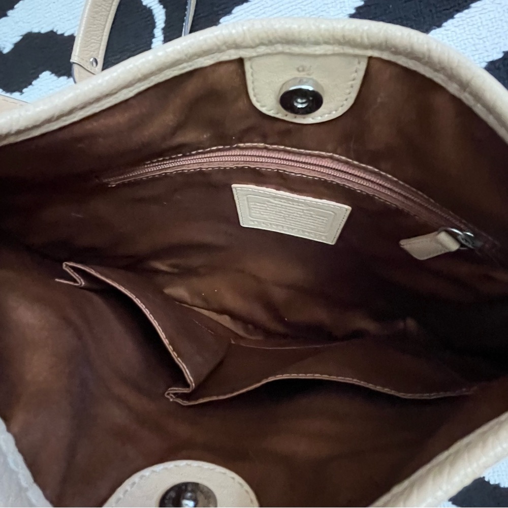 COACH Penelope Hippie Leather Cross-body Bag F14679 - Picture 11 of 12